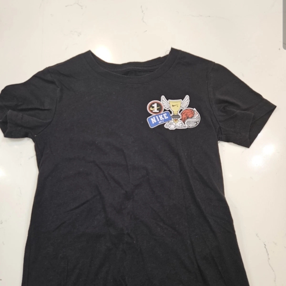 Nike Boys' graphic t-shirt from the "Jumpball" Size Kids 4